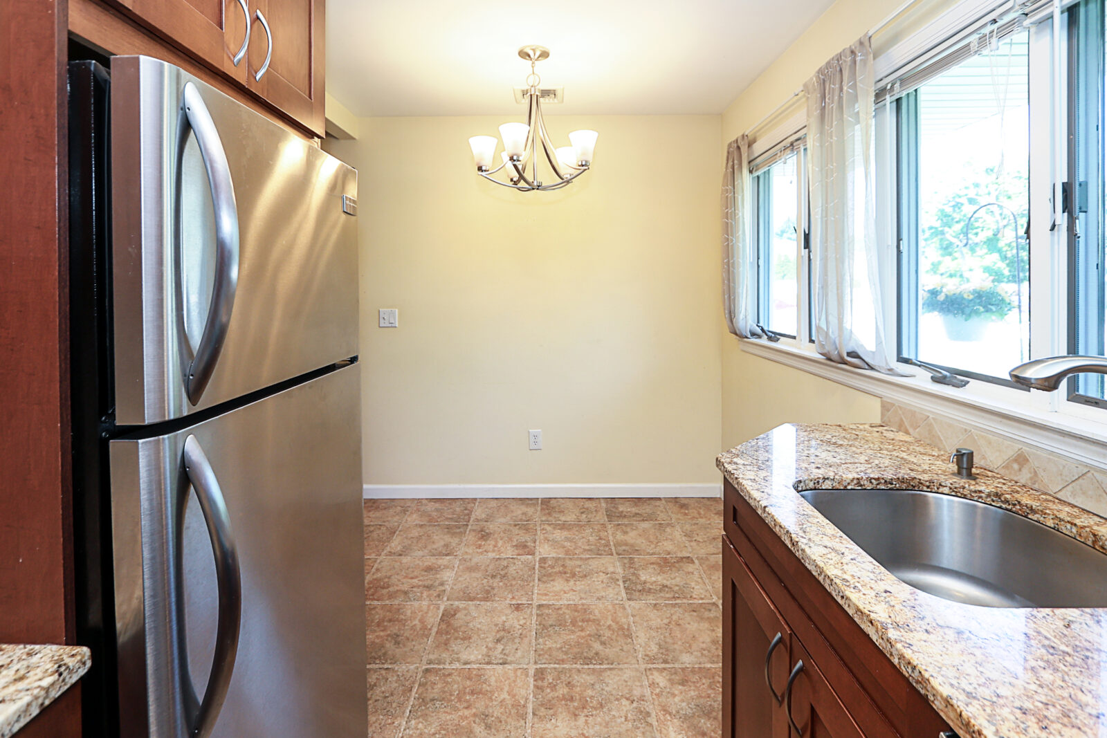 12 Ronan Rd, Glen Cove 015 12 Ronan Rd, Glen Cove 015