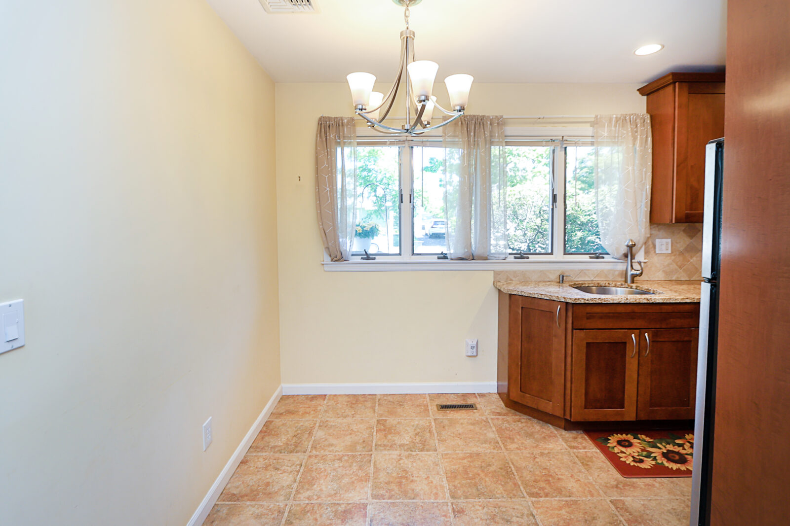 12 Ronan Rd, Glen Cove 11 12 Ronan Rd, Glen Cove 11