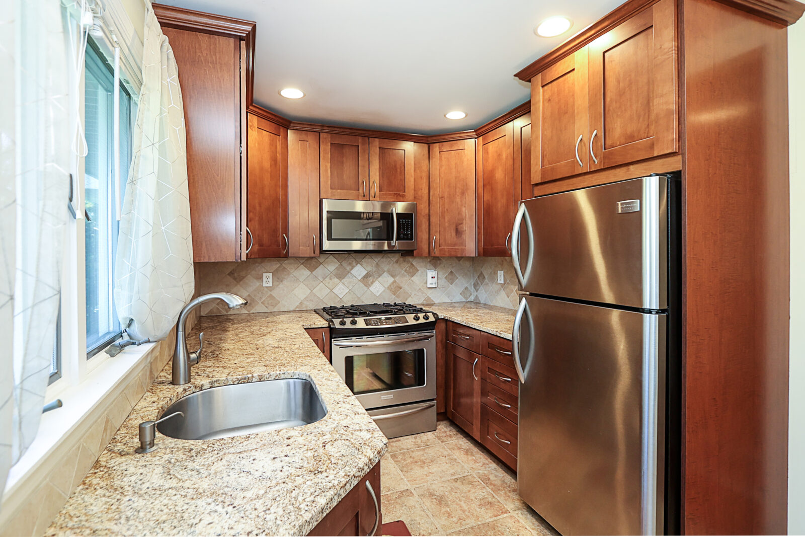 12 Ronan Rd, Glen Cove 13 12 Ronan Rd, Glen Cove 13