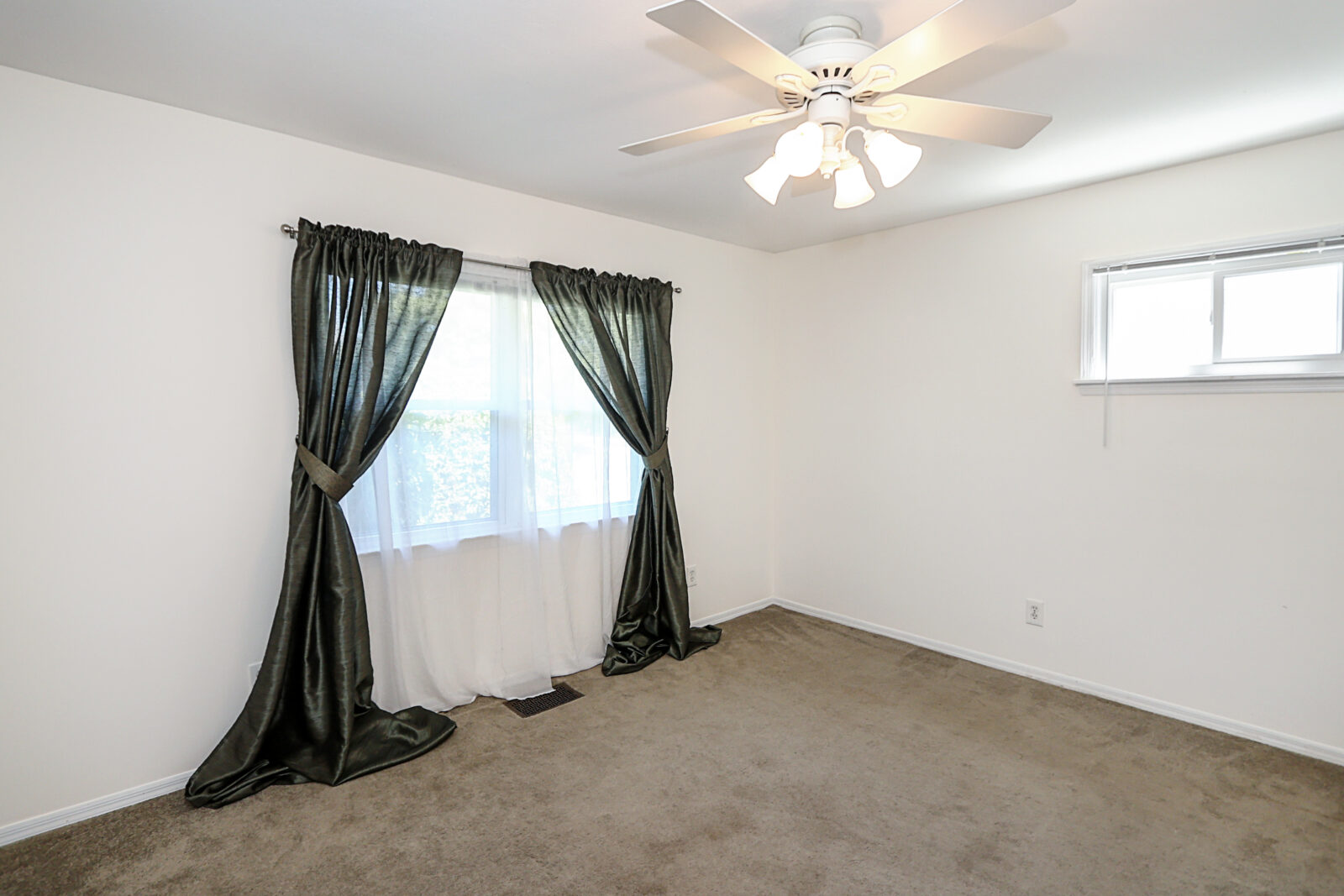 12 Ronan Rd, Glen Cove 15 12 Ronan Rd, Glen Cove 15