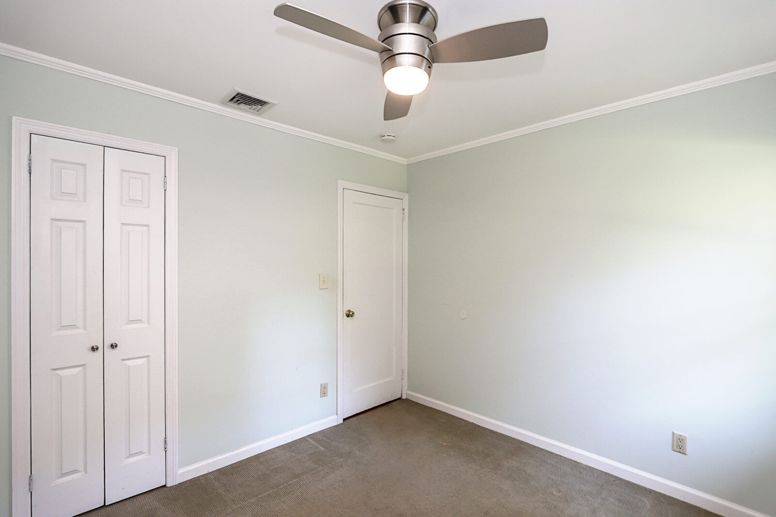 12 Ronan Rd, Glen Cove 20