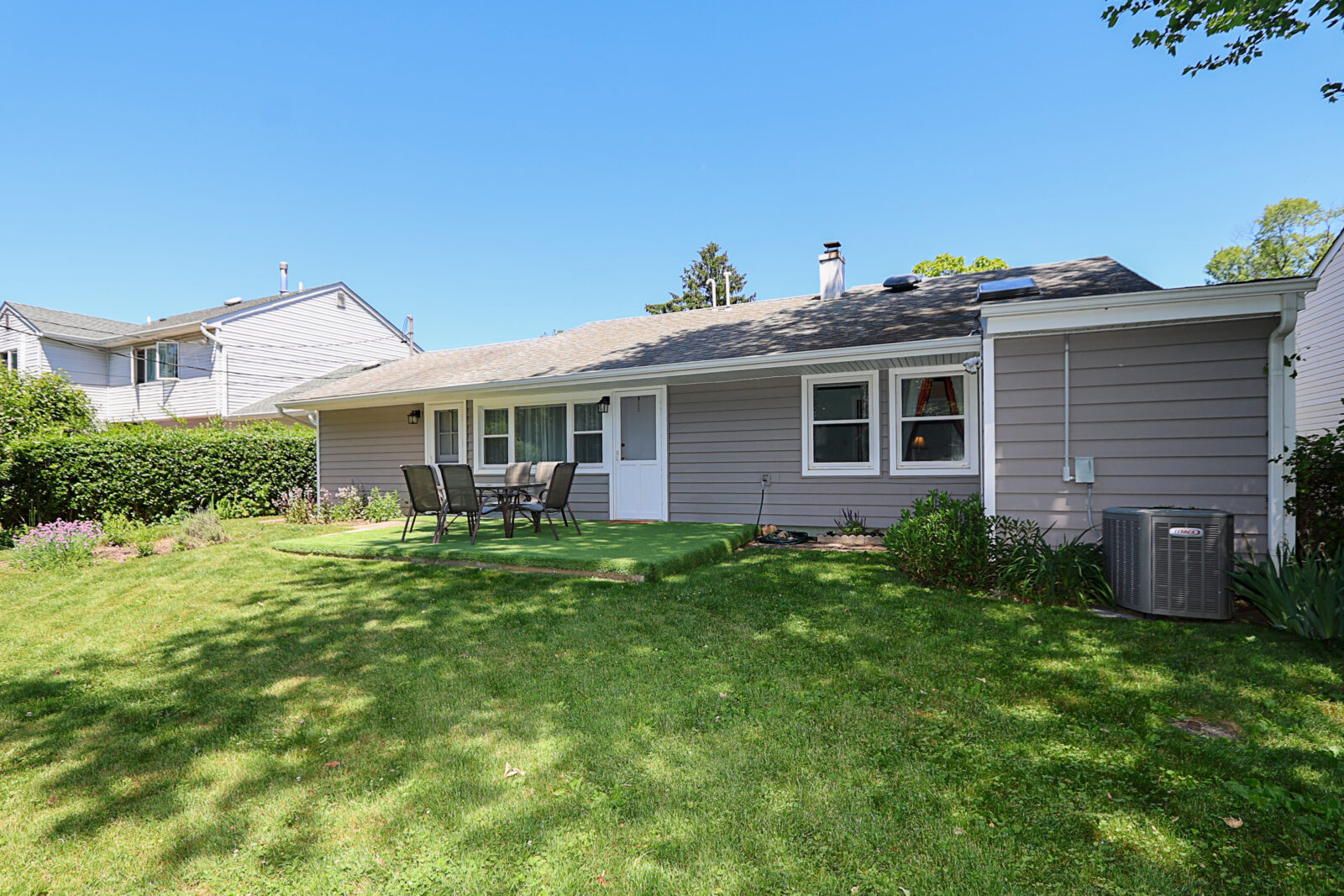 12 Ronan Rd, Glen Cove 27