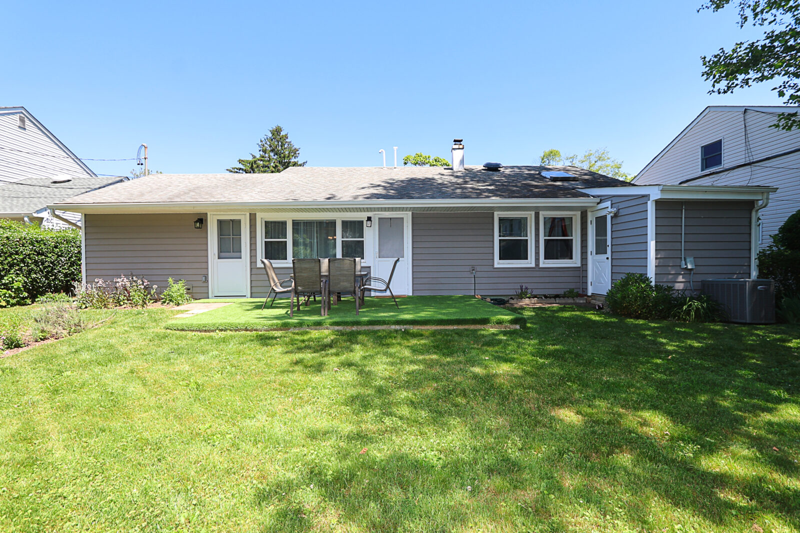 12 Ronan Rd, Glen Cove 28