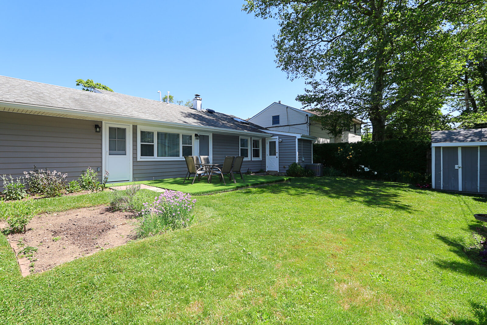 12 Ronan Rd, Glen Cove 29