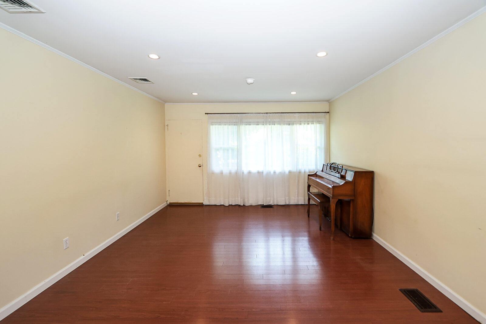 12 Ronan Rd, Glen Cove 6 12 Ronan Rd, Glen Cove 6