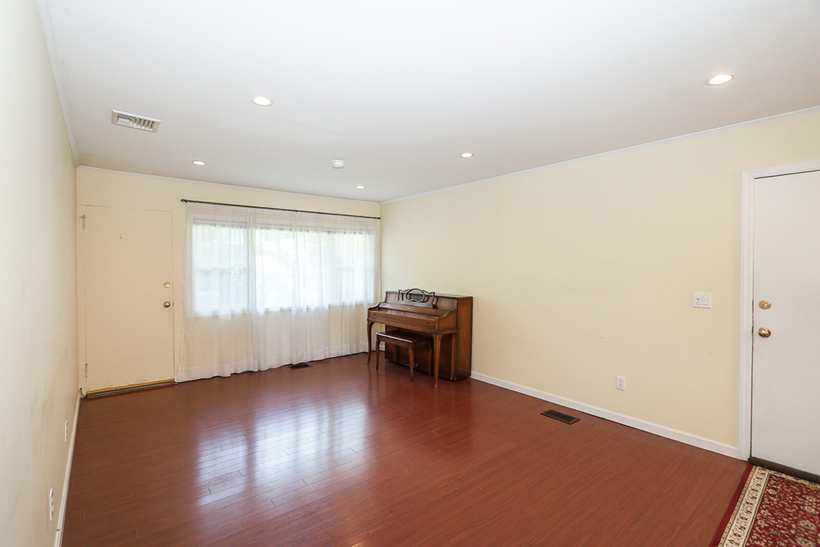 12 Ronan Rd, Glen Cove 7 12 Ronan Rd, Glen Cove 7